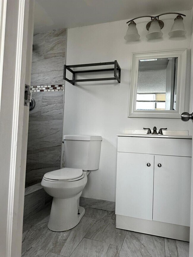 Photo - 3910 Crystal Lake Dr