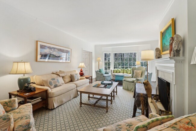 Living Room - 1027 Peachtree Battle Ave NW Unit Main