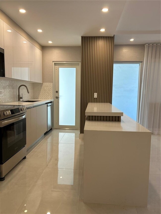 Photo - 2430 NE 135th St Unit 201