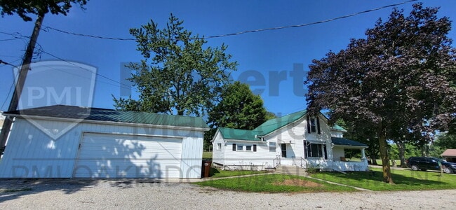 Building Photo - Country 3 Bedroom Apartment with Detached Garage