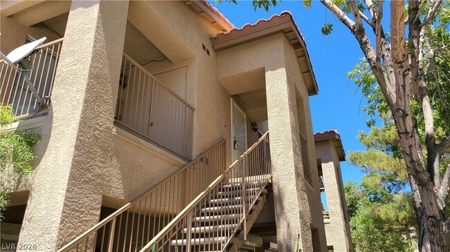 Building Photo - 2110 Los Feliz St Unit 2014