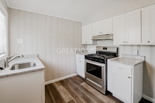 Photo - 9207 Bobb Ave