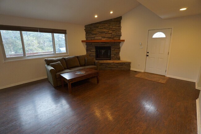 Photo - Charming 3 Bed, 2 Bath Rental in Morrison/...