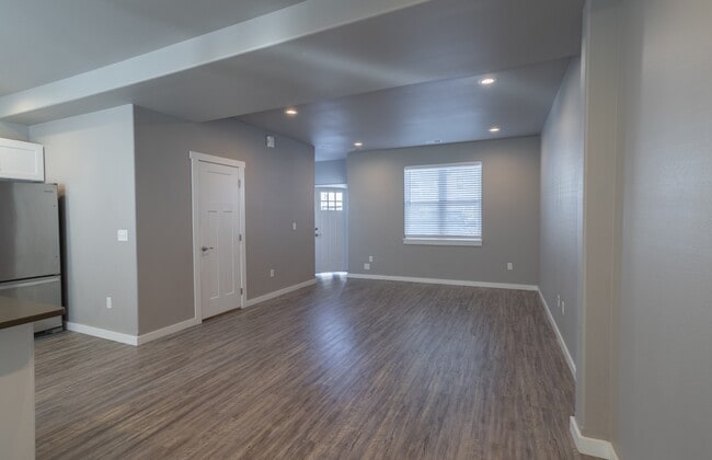 Photo - 924 S Division St