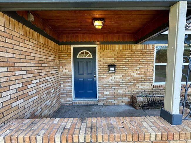 Photo - 6 E Southlawn Ave