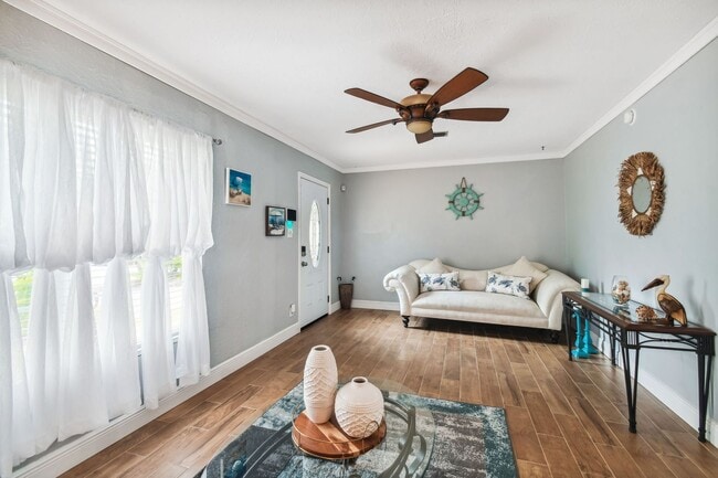 Photo - 3915 N Ridge Ave