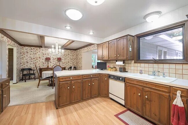 Photo - Beautiful 3BD/2.5BA Ranch in Park-like Setting