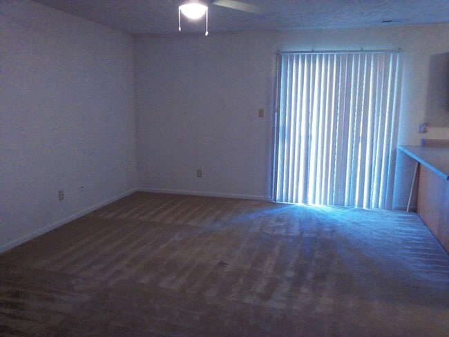 Photo - 2 Bedroom, 1 bath apartment Upstairs Unit