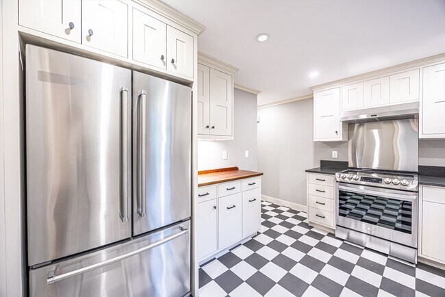 85 Woodland Rd