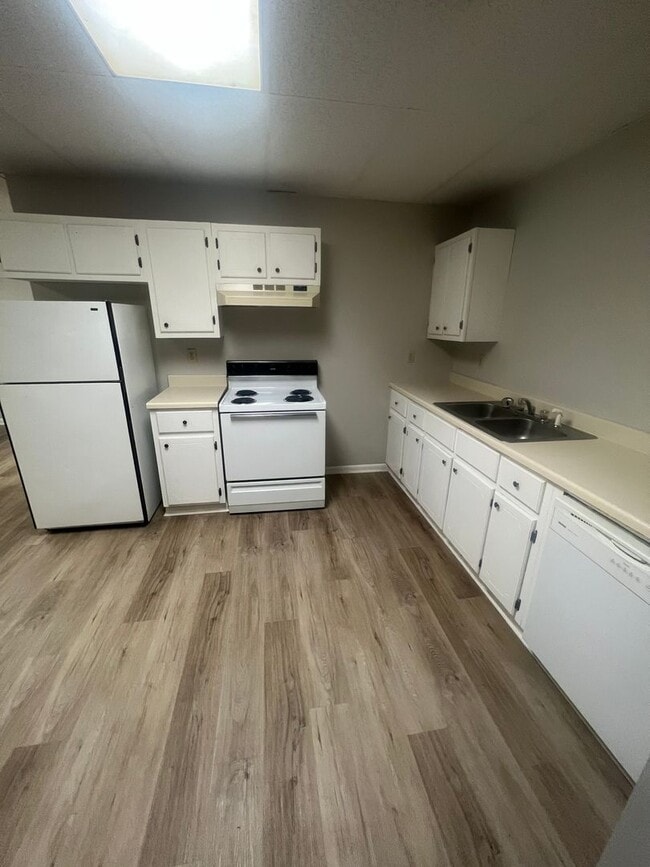 Photo - 300 Broadway St Unit 300 Broadway- Apt B