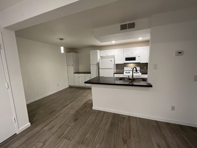 Separate Dining Area - 26200 Redlands Blvd Unit 121