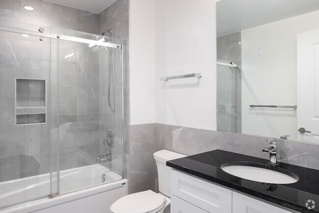 2BR,2BA - 1041SF Primary Bathroom