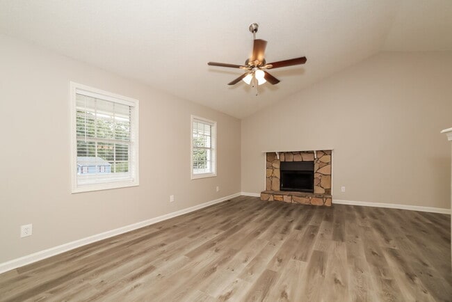 Photo - 6245 Pembroke Way