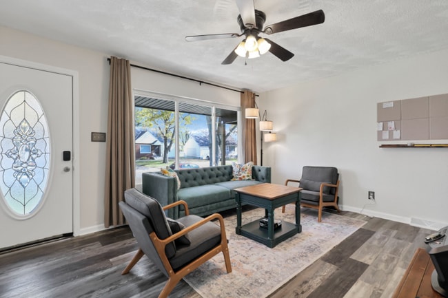 Photo - 3333 Dresden St