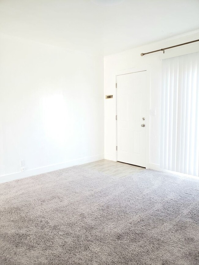 Photo - Cozy 1 bed, 1 bath house! Centrally located with washer & dryer!