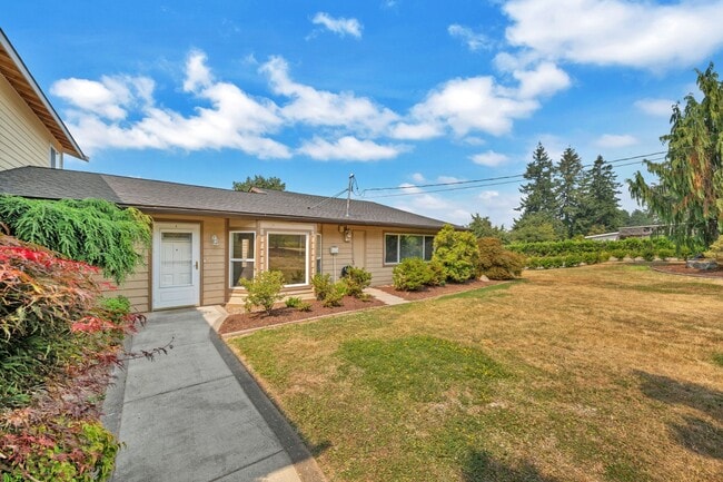 Comfortable 3BR/2BA Home in Kent – Fenced Backyard & Deck - Comfortable 3BR/2BA Home in Kent – Fenced Backyard & Deck Unidad Apt A