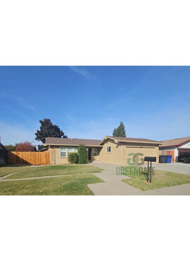 Building Photo - 3 BEDROOM 2 BATH MODESTO HOME AVAILABLE NOW!!