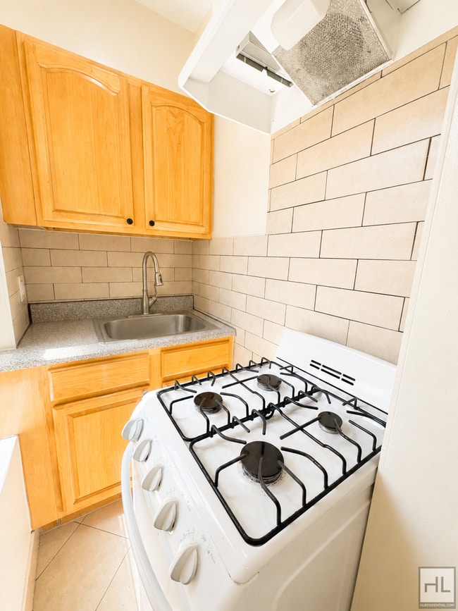 Photo - BAY 29 STREET Unit B3
