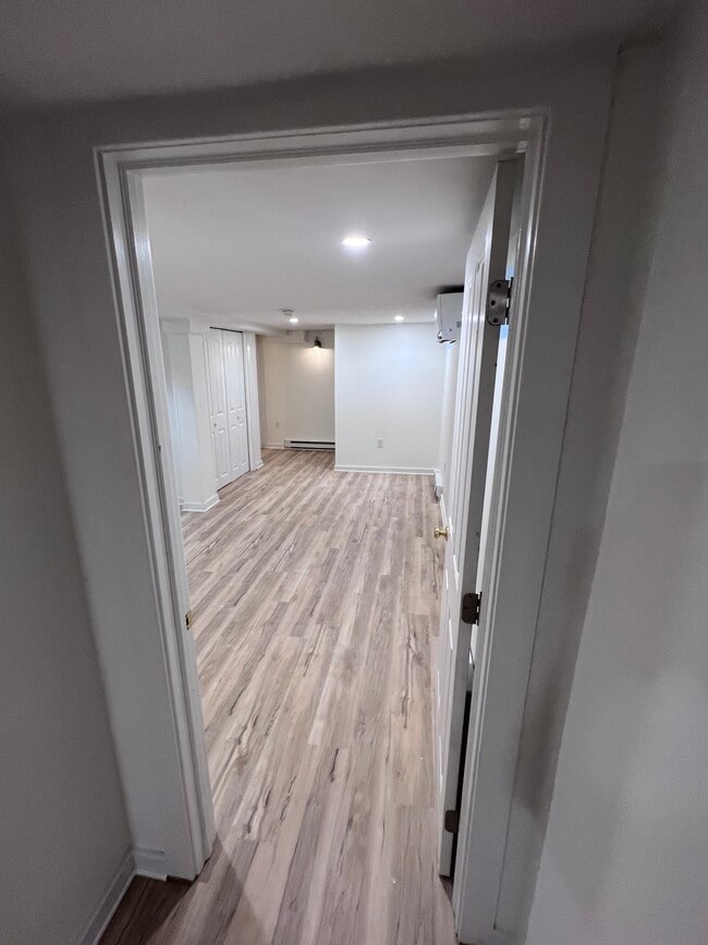 Bedroom entrance - 7009 Main St Unidad 3