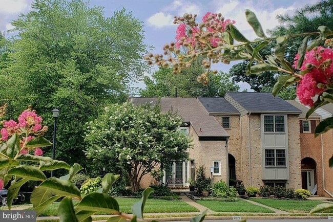 Photo - 2020 Hopewood Dr