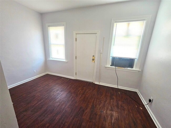 Photo - 221 N High St