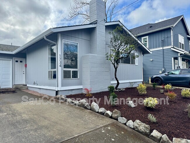 Photo - 1734 NE Bryant St