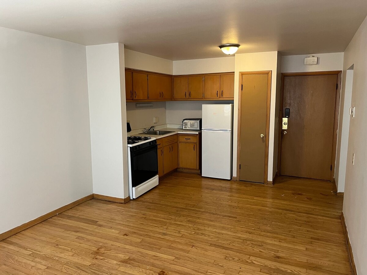 Photo - 1851 N Oakland Ave (18 Unit)