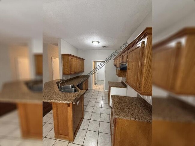 Photo - 325 W Strasburg Way