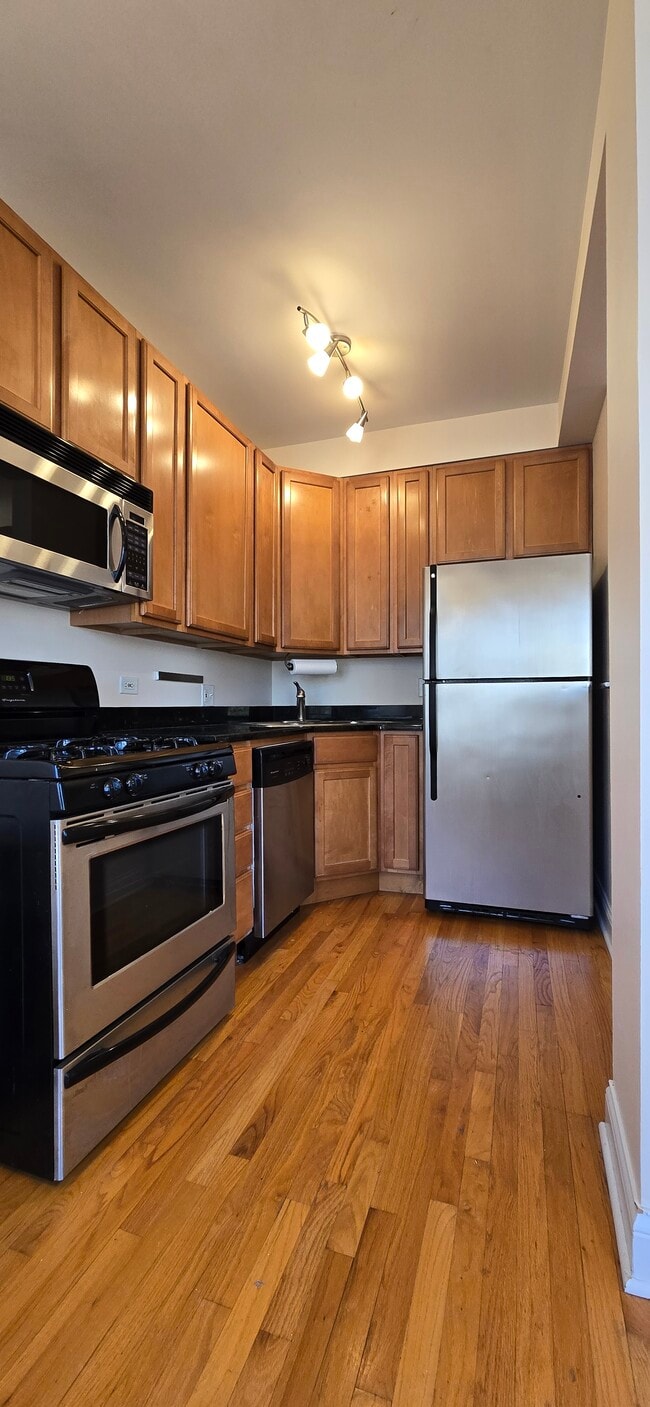 Photo - 6812 N Wayne Ave Unidad 2B