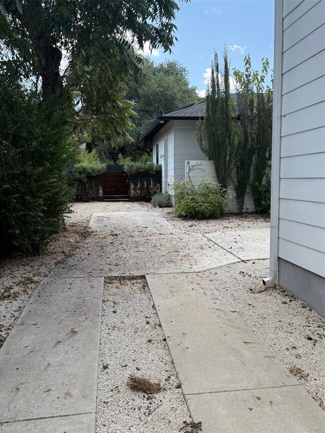 Photo - 905 W Johanna St Unidad B Rental