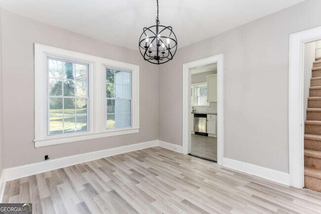 Photo - 1665 Beecher St SW