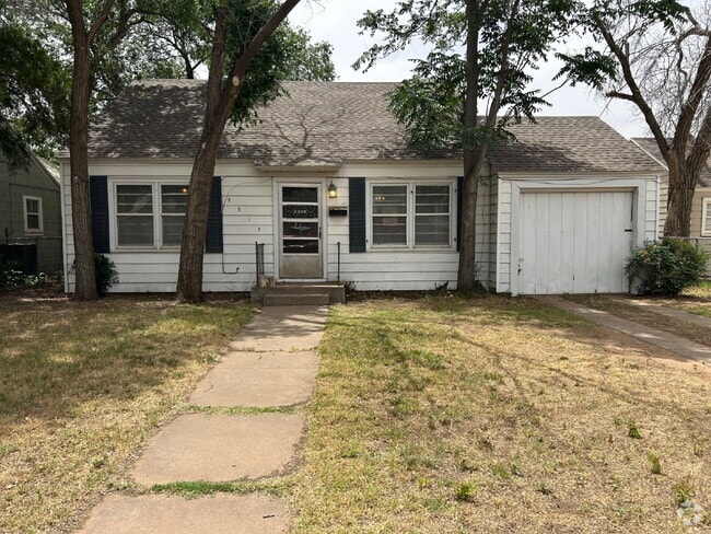 Building Photo - Heart of Lubbock Delight: 2 Bedrooms, Bre... Rental