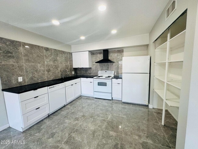 Photo - 2675 E Silk Oak Dr