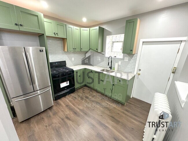 Building Photo - 1953 N Hollywood St