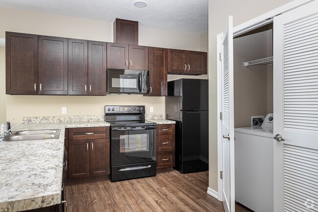 2BR, 2BA - 1120SF