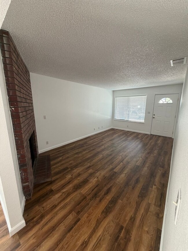Photo - 3320-3326 Meadow Way Unidad 3326 Meadow Way