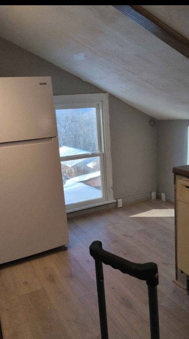 Área de comedor - 327 S Adams St Unidad B