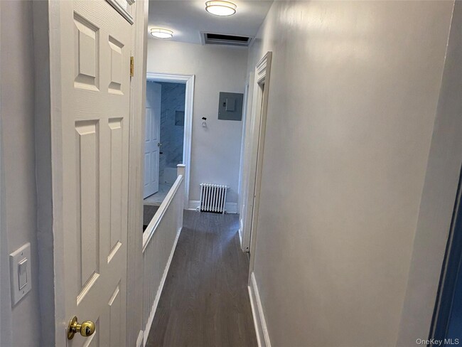 Photo - 675 E 230th St