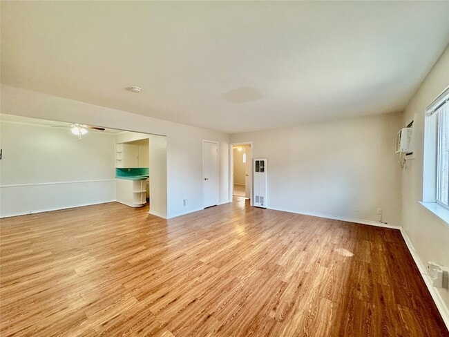 Photo - 5717 McCommas Blvd