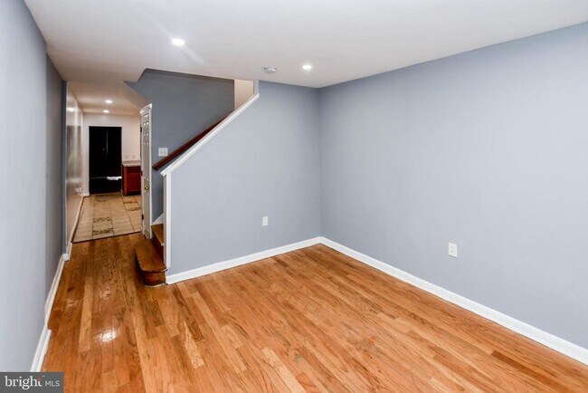Photo - 1704 Montana Ave NE