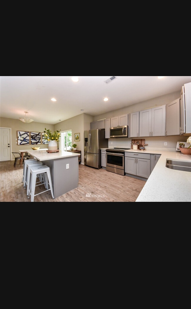 4400 Edgewater Blvd NE