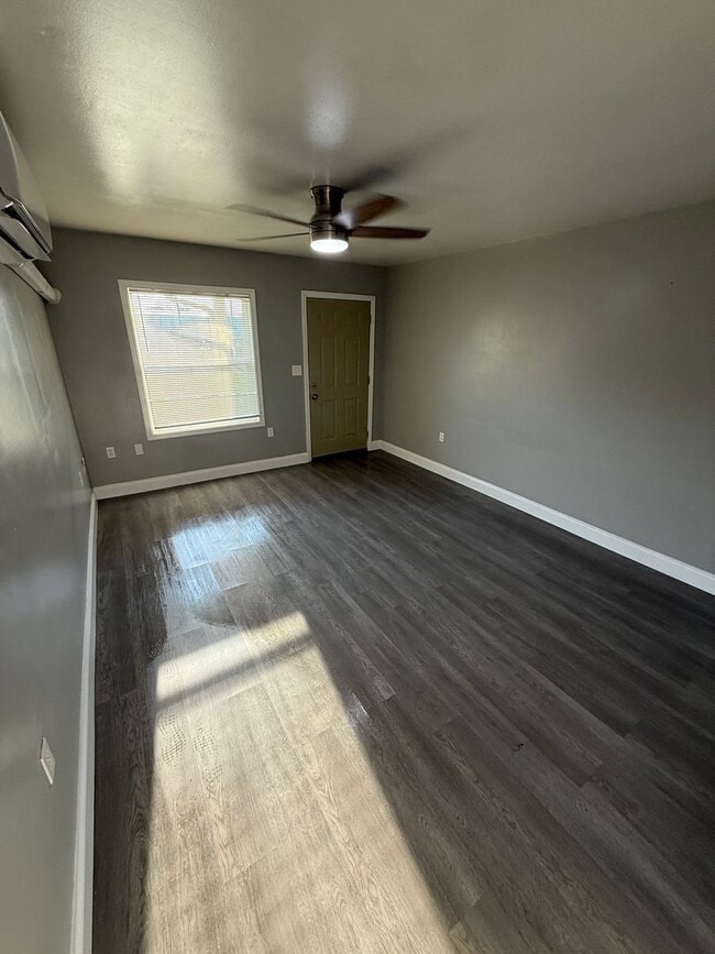 Photo - 415 Lowther St Unit Apt 1