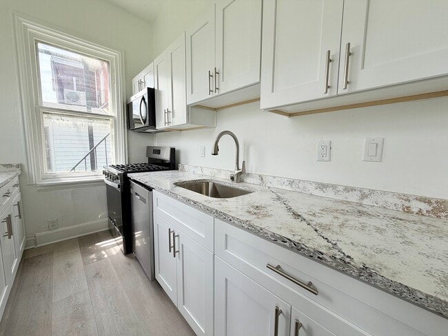 Photo - 2010 Woodlawn Ave Unit 1