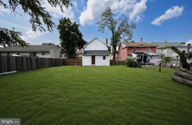 Photo - 210 W Buck St