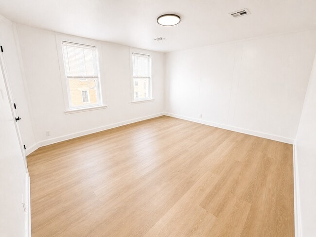 Building Photo - 96 Nichols St Unit 2nd floor