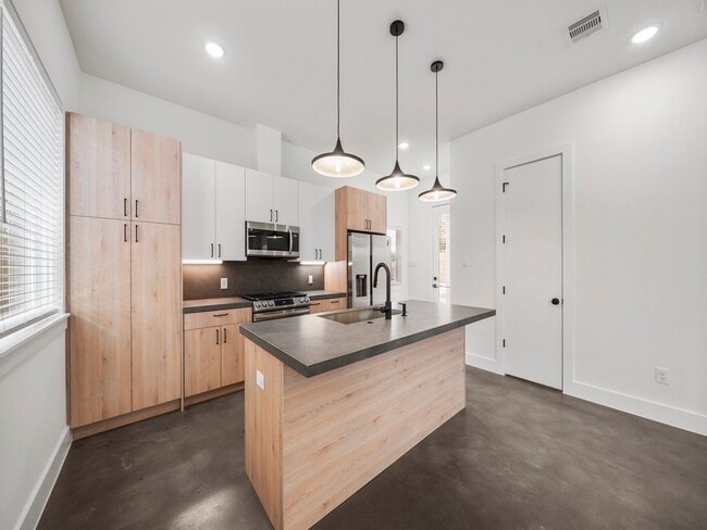 Photo - 7031 Avenue N