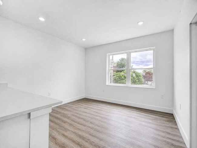 1127 Stuyvesant Ave. Unit 209