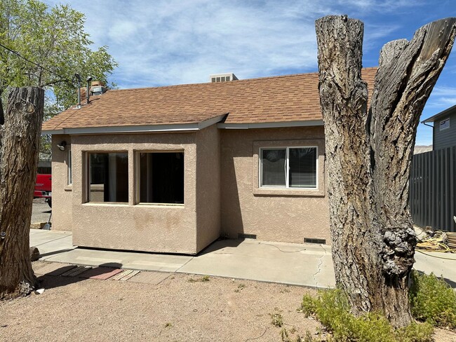 Building Photo - 3218 E Rd Unit A