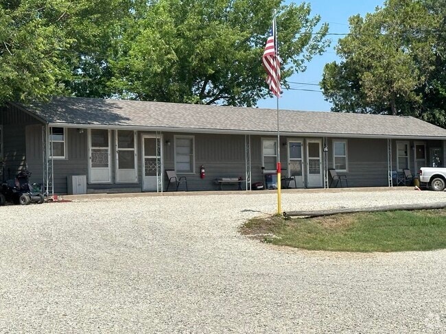 Building Photo - 2765 SE US Highway 54 Unit 2 Rental