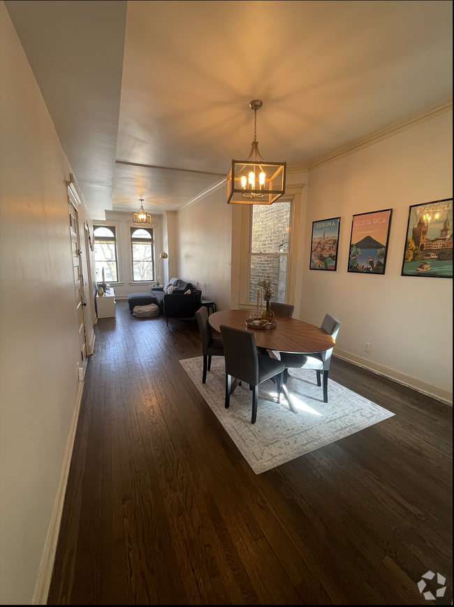 Building Photo - 1521 W Addison St Unit 2 Rental